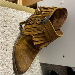 Sam Edelman fringe suede booties size 9.5